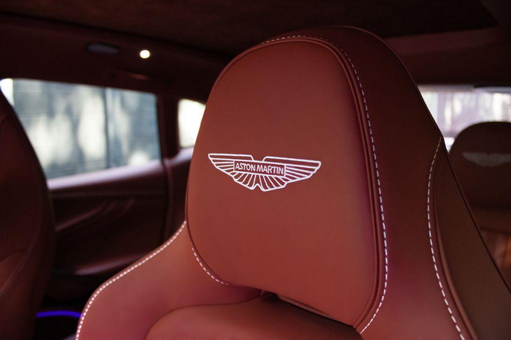 2025 Aston Martin DBX