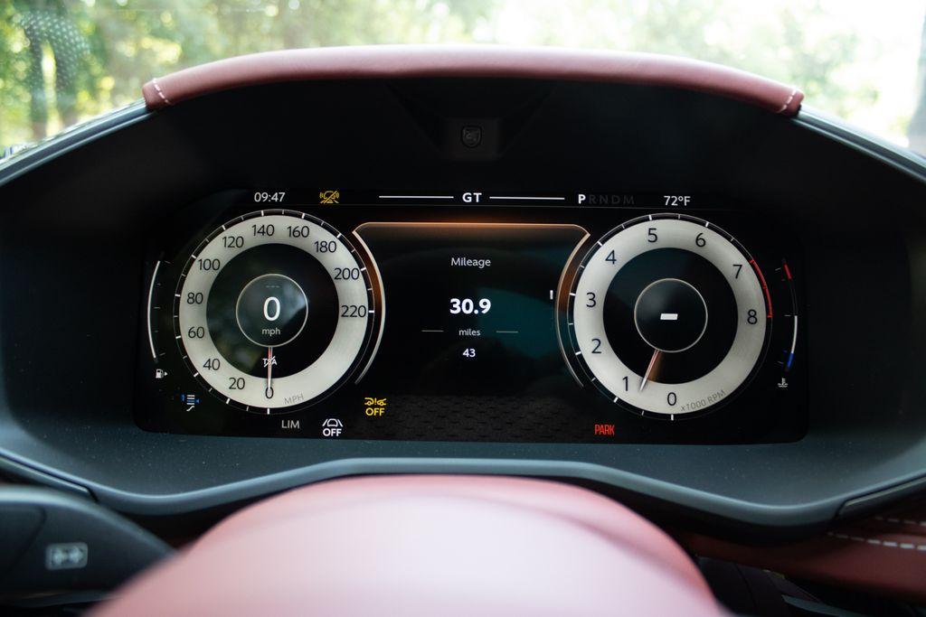 2025 Aston Martin DBX