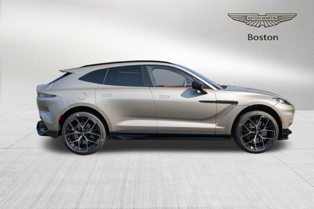 2025 Aston Martin DBX