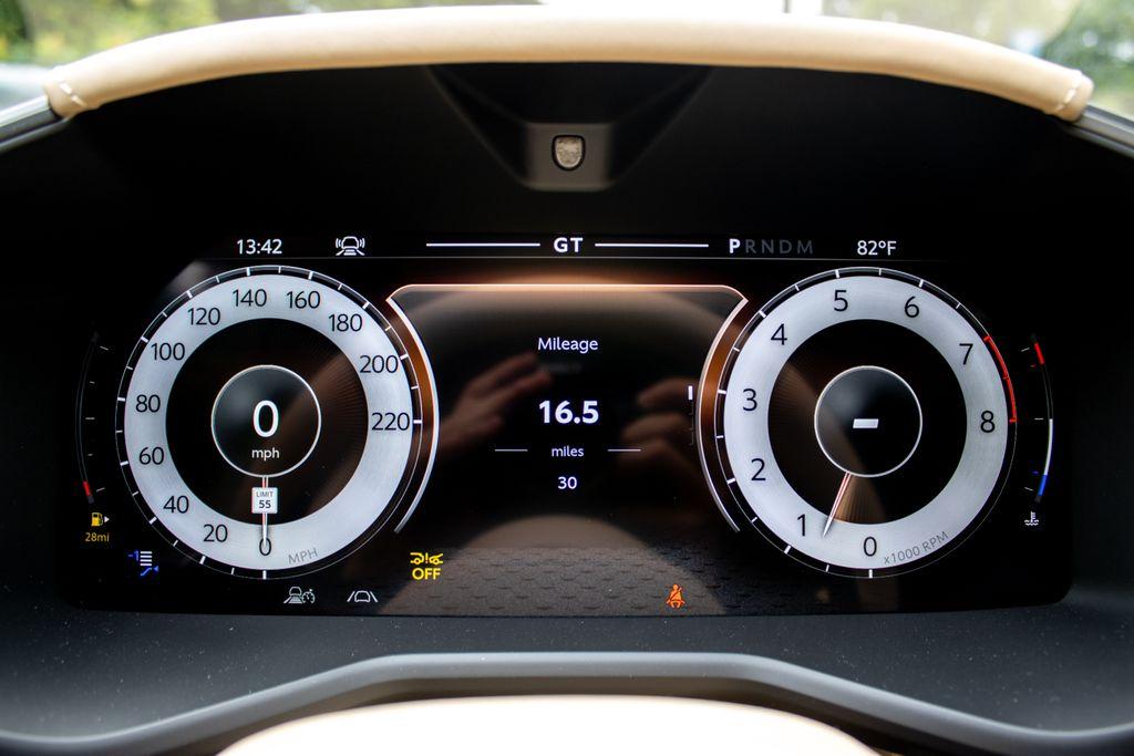 2025 Aston Martin DBX