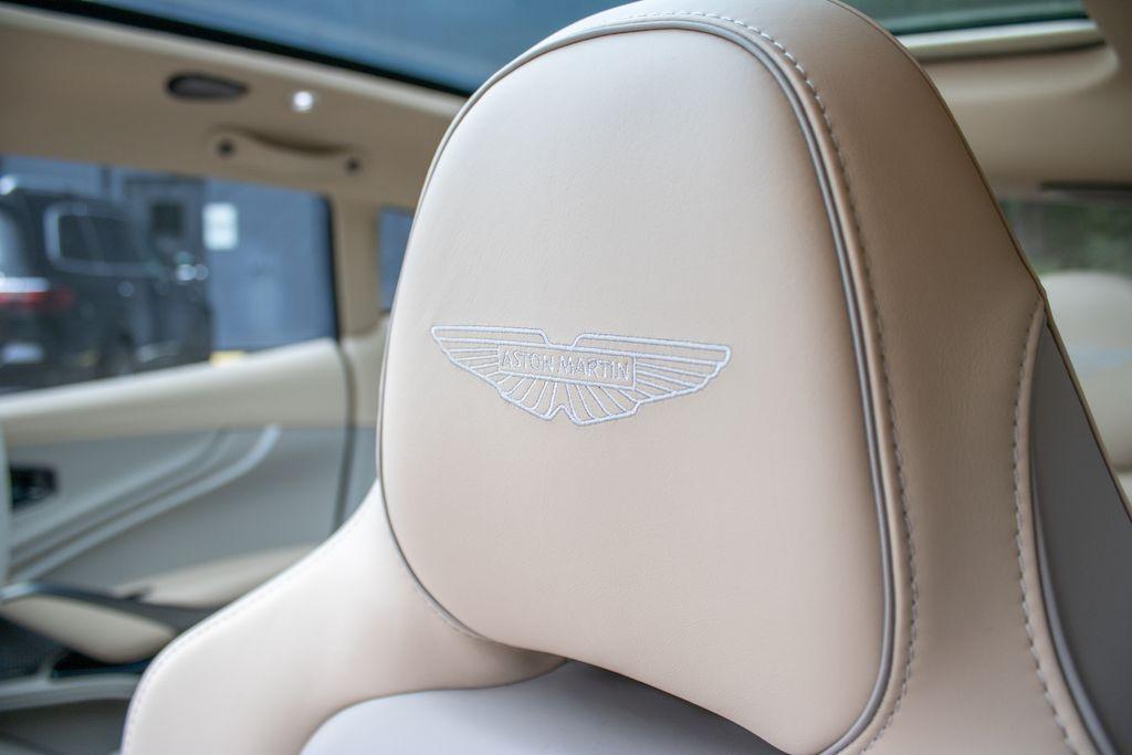 2025 Aston Martin DBX