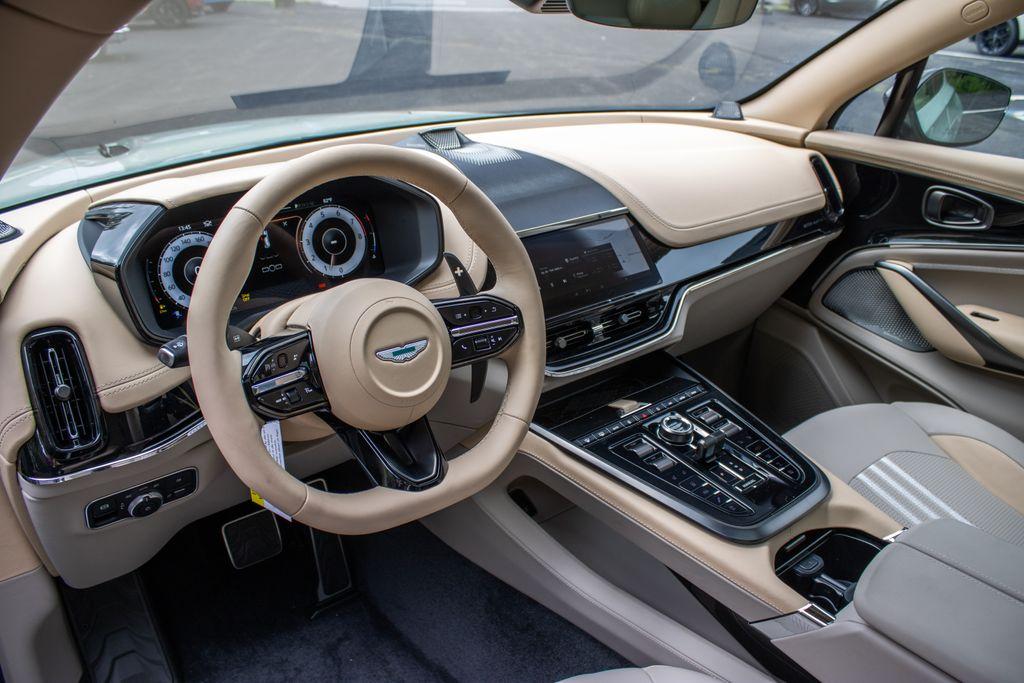 2025 Aston Martin DBX