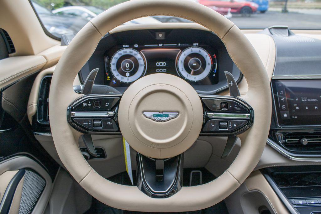 2025 Aston Martin DBX