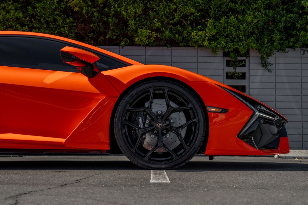 2024 Lamborghini Revuelto