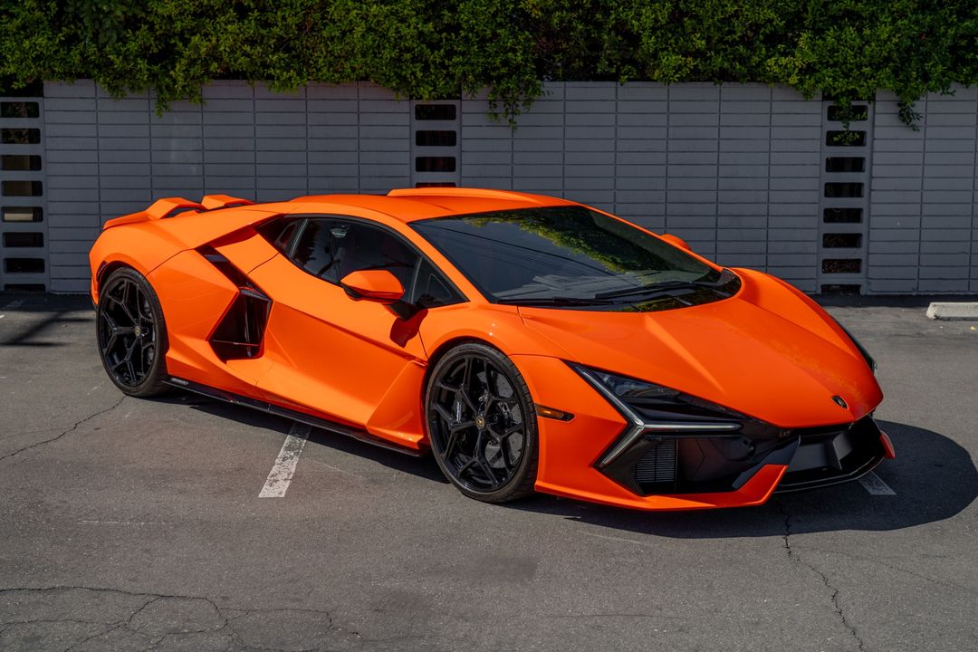 2024 Lamborghini Revuelto