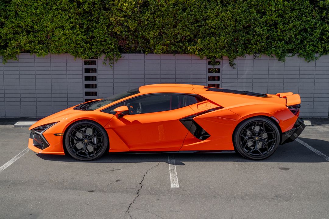 2024 Lamborghini Revuelto