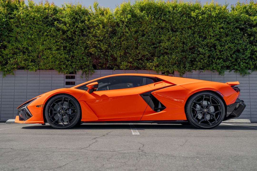 2024 Lamborghini Revuelto