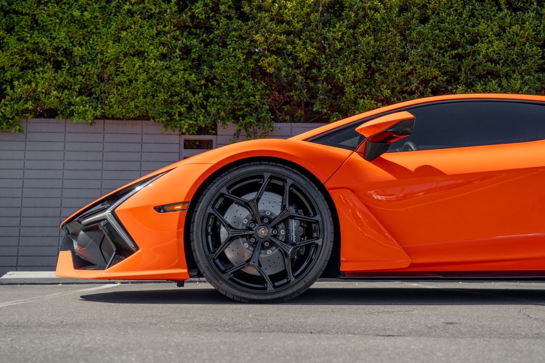 2024 Lamborghini Revuelto