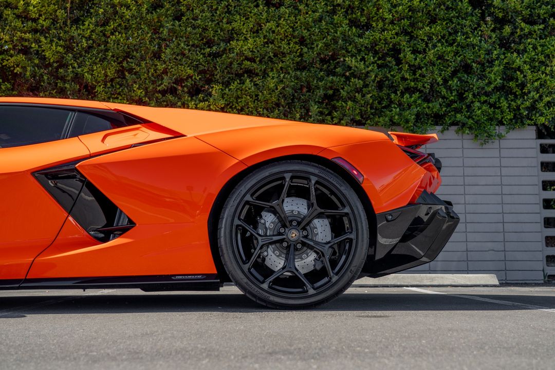 2024 Lamborghini Revuelto