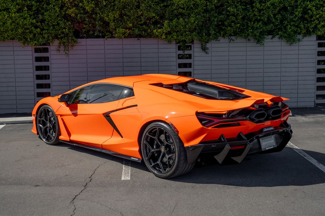 2024 Lamborghini Revuelto