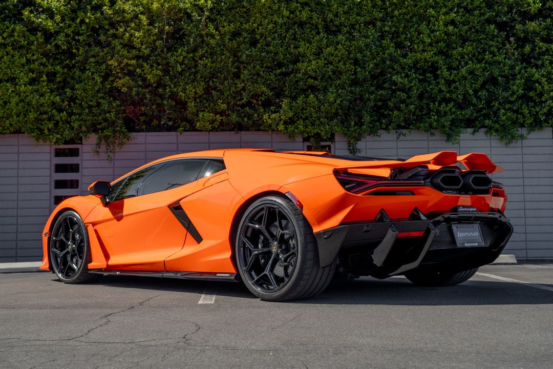 2024 Lamborghini Revuelto
