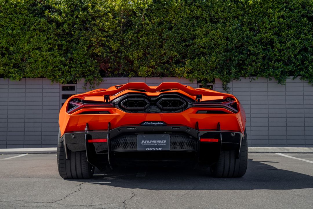 2024 Lamborghini Revuelto