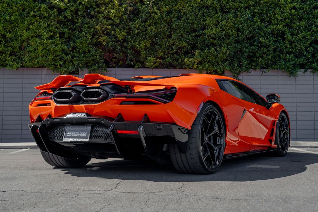 2024 Lamborghini Revuelto