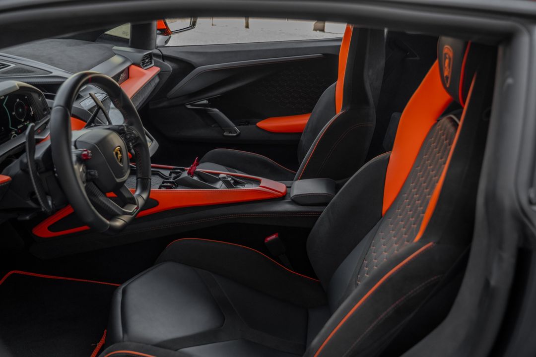 2024 Lamborghini Revuelto