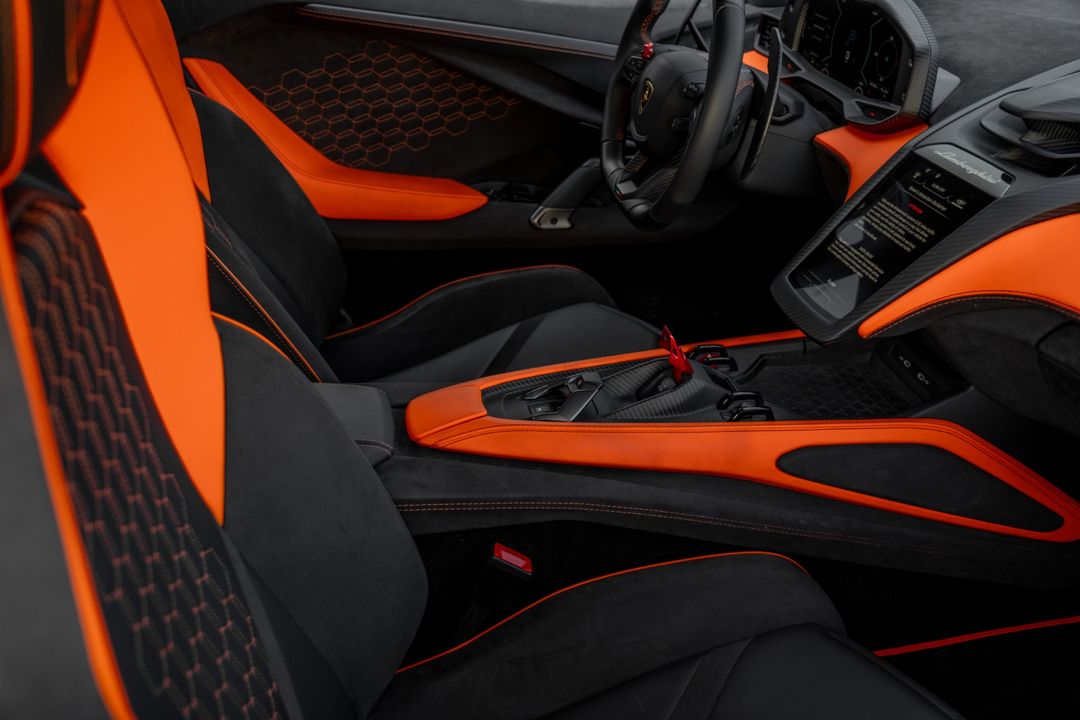 2024 Lamborghini Revuelto