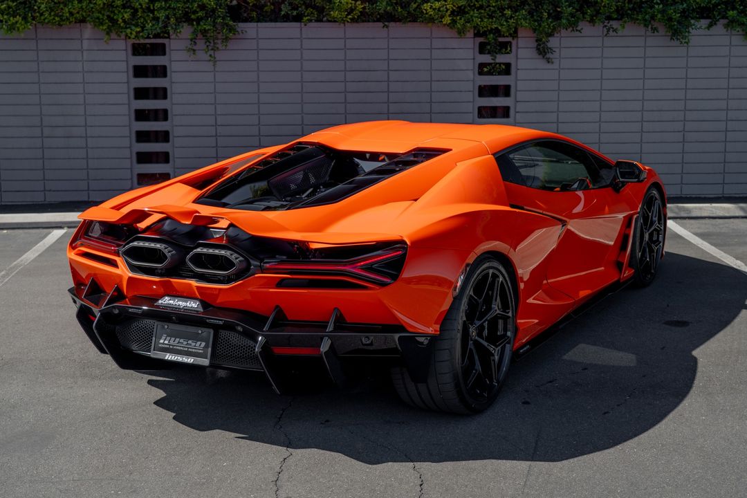 2024 Lamborghini Revuelto