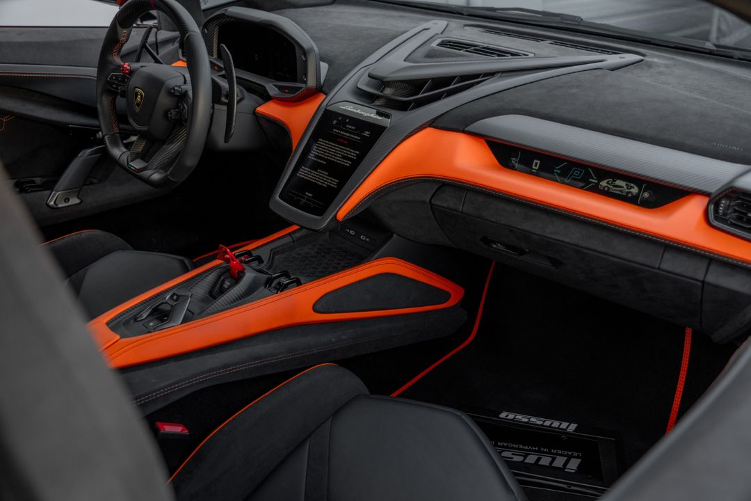 2024 Lamborghini Revuelto