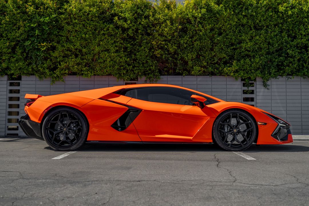 2024 Lamborghini Revuelto