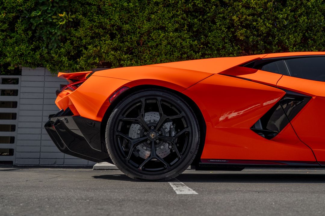 2024 Lamborghini Revuelto