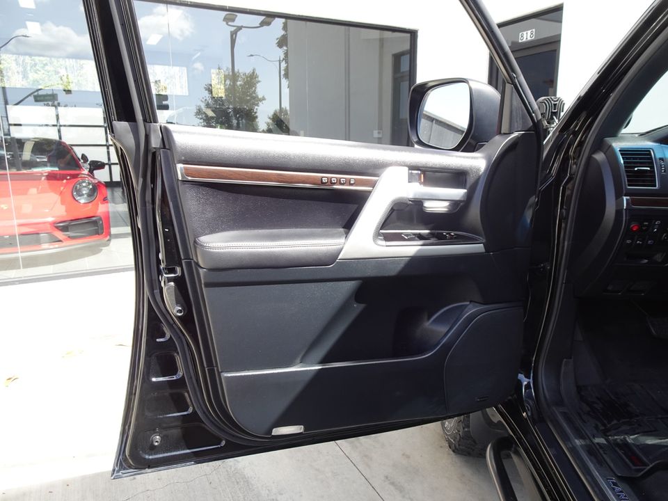 2020 Toyota Land Cruiser