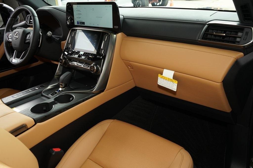2025 Lexus LX 700H