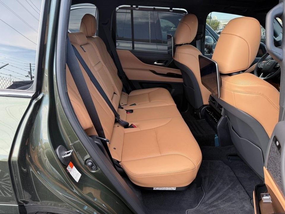 2025 Lexus LX 700H
