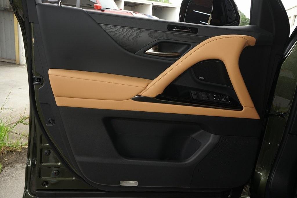 2025 Lexus LX 700H