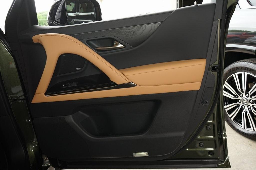2025 Lexus LX 700H