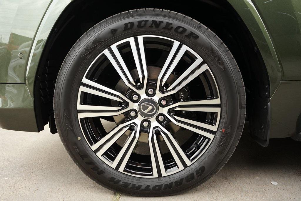 2025 Lexus LX 700H