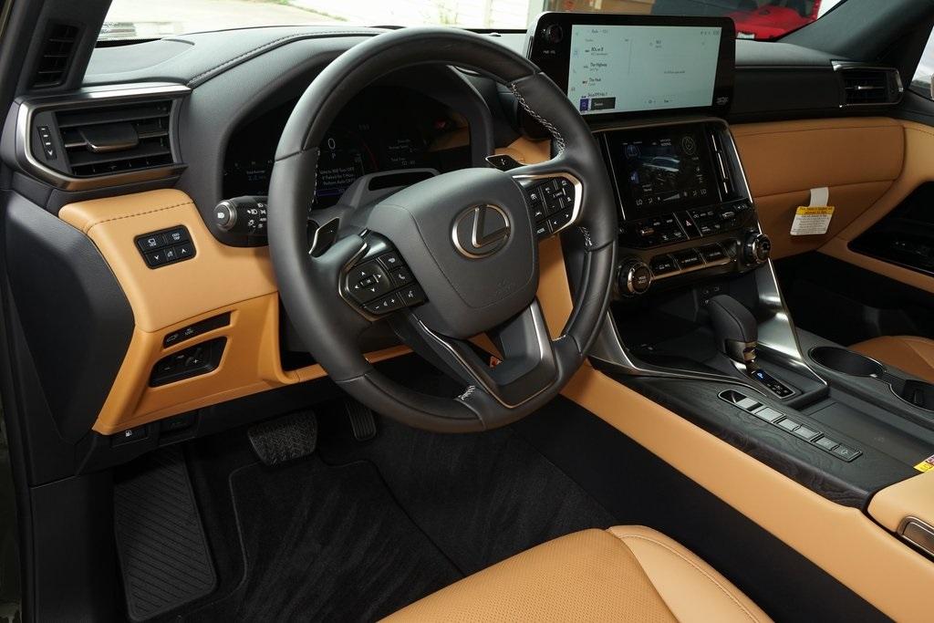 2025 Lexus LX 700H