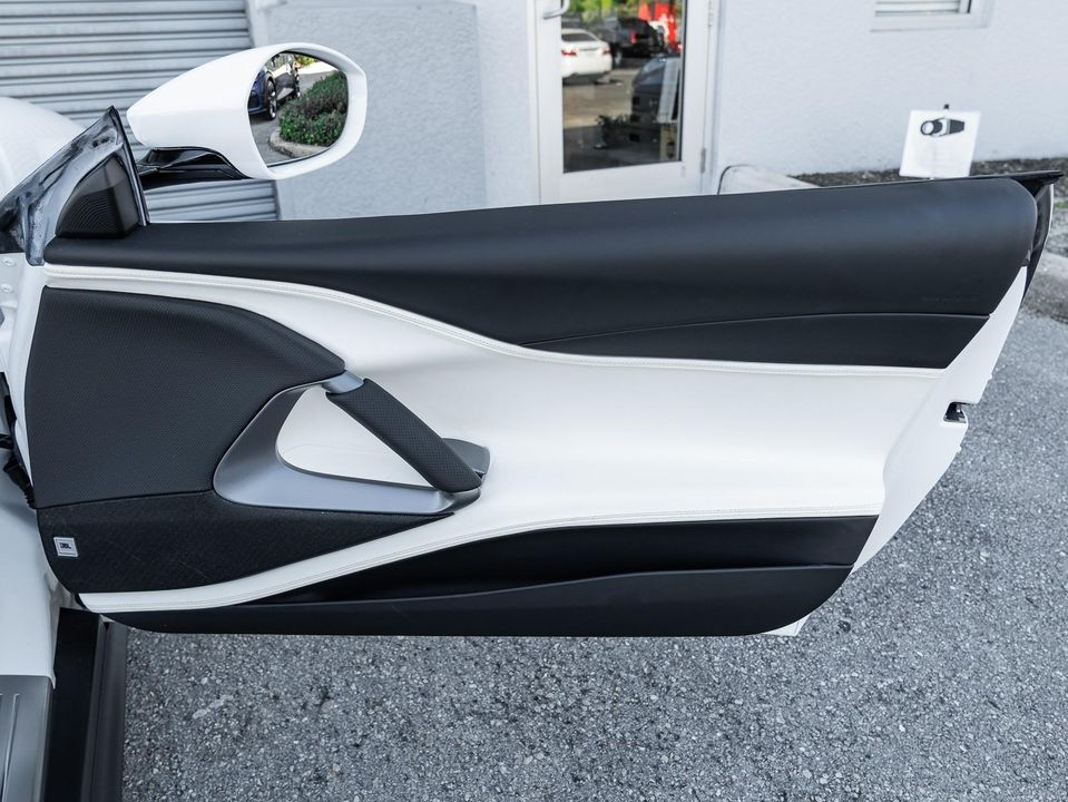 2021 Ferrari 812 GTS