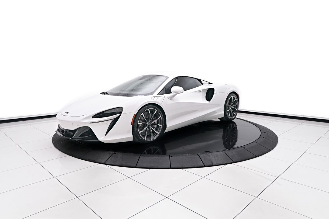 2023 McLaren Artura