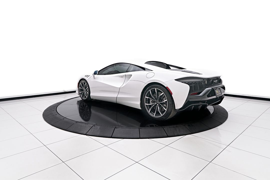 2023 McLaren Artura