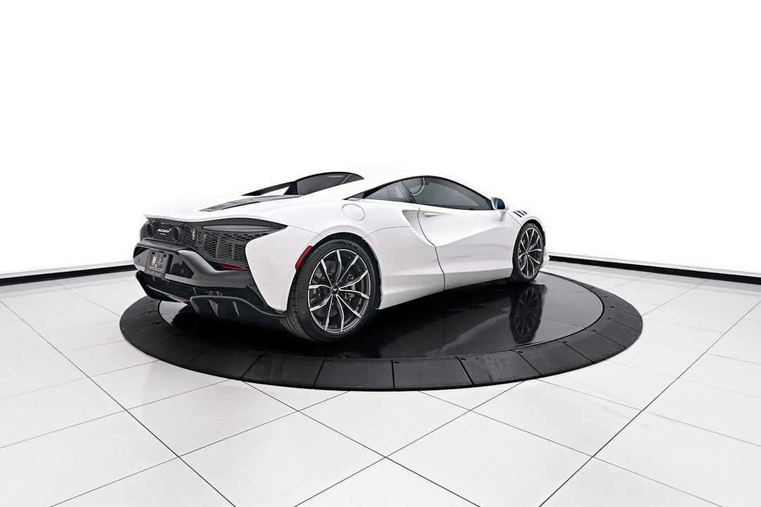 2023 McLaren Artura