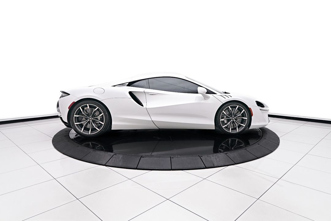 2023 McLaren Artura