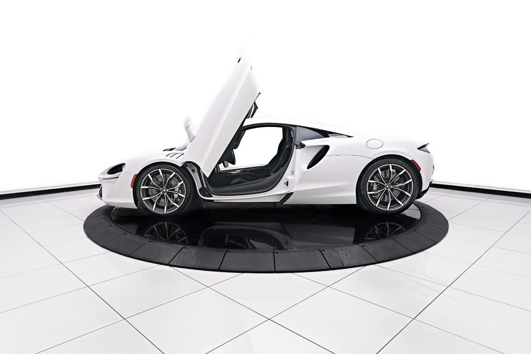 2023 McLaren Artura