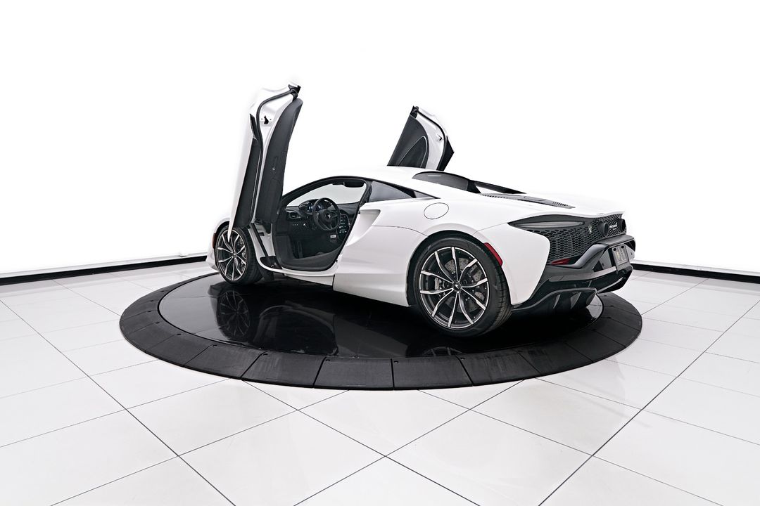 2023 McLaren Artura