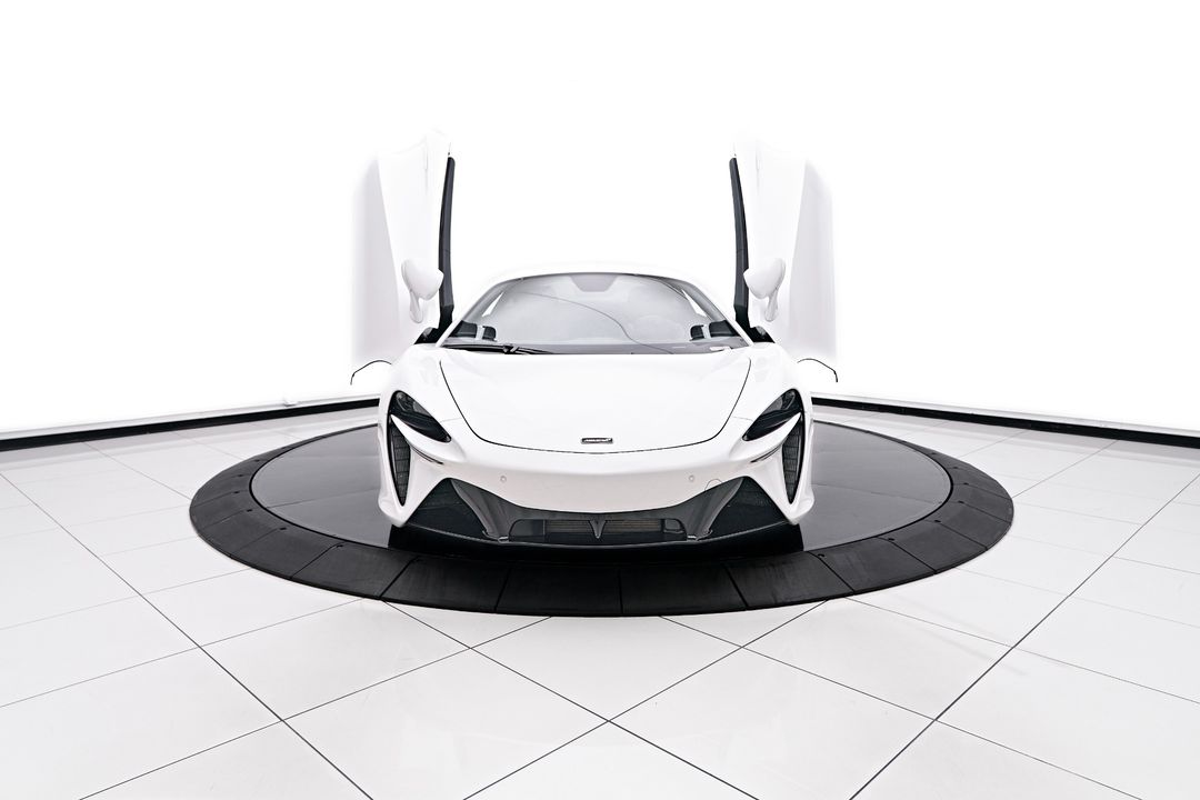 2023 McLaren Artura