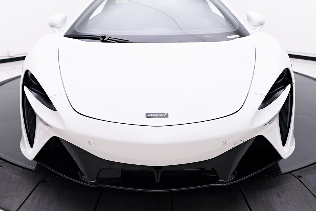 2023 McLaren Artura