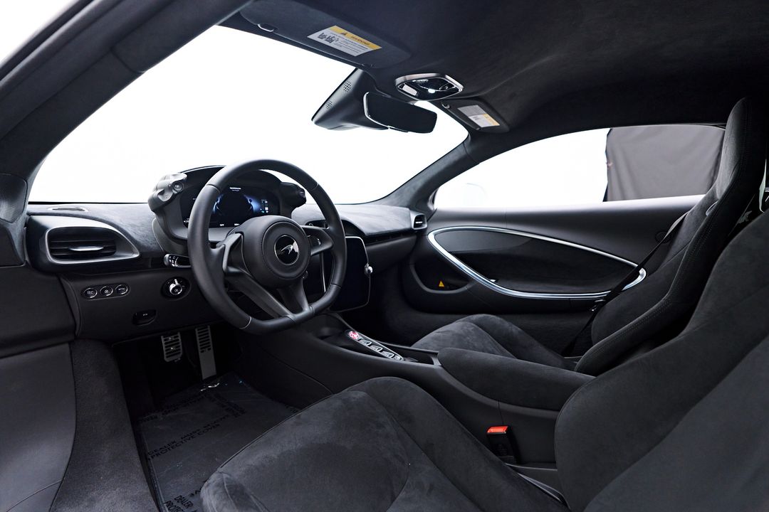 2023 McLaren Artura