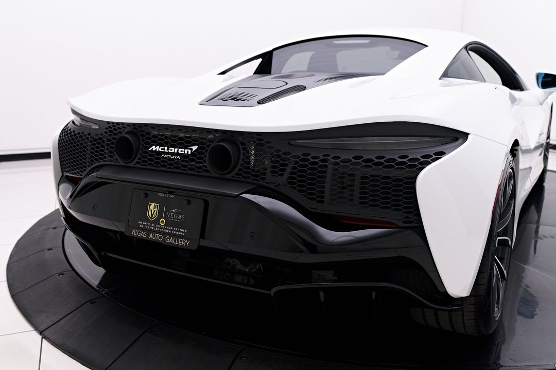 2023 McLaren Artura