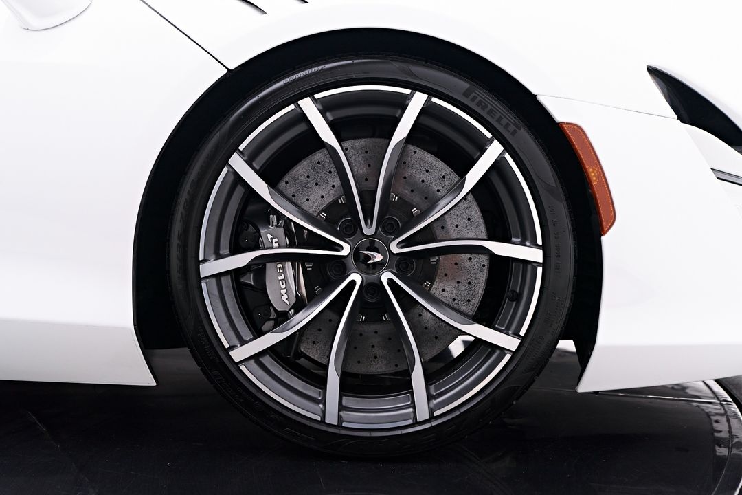 2023 McLaren Artura