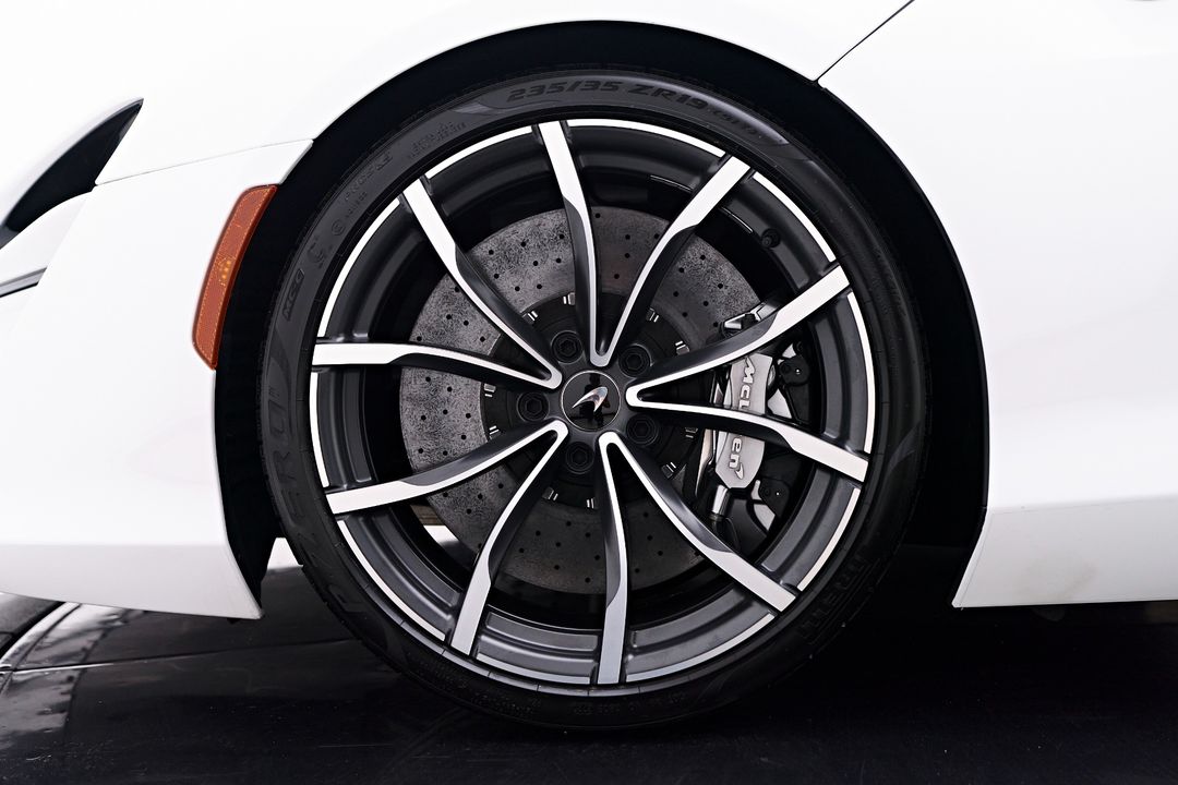 2023 McLaren Artura