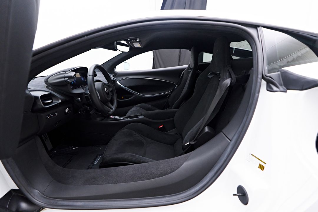 2023 McLaren Artura