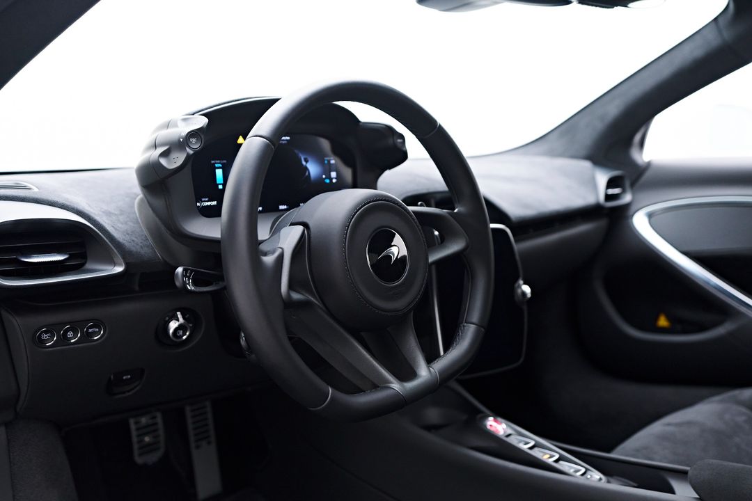 2023 McLaren Artura