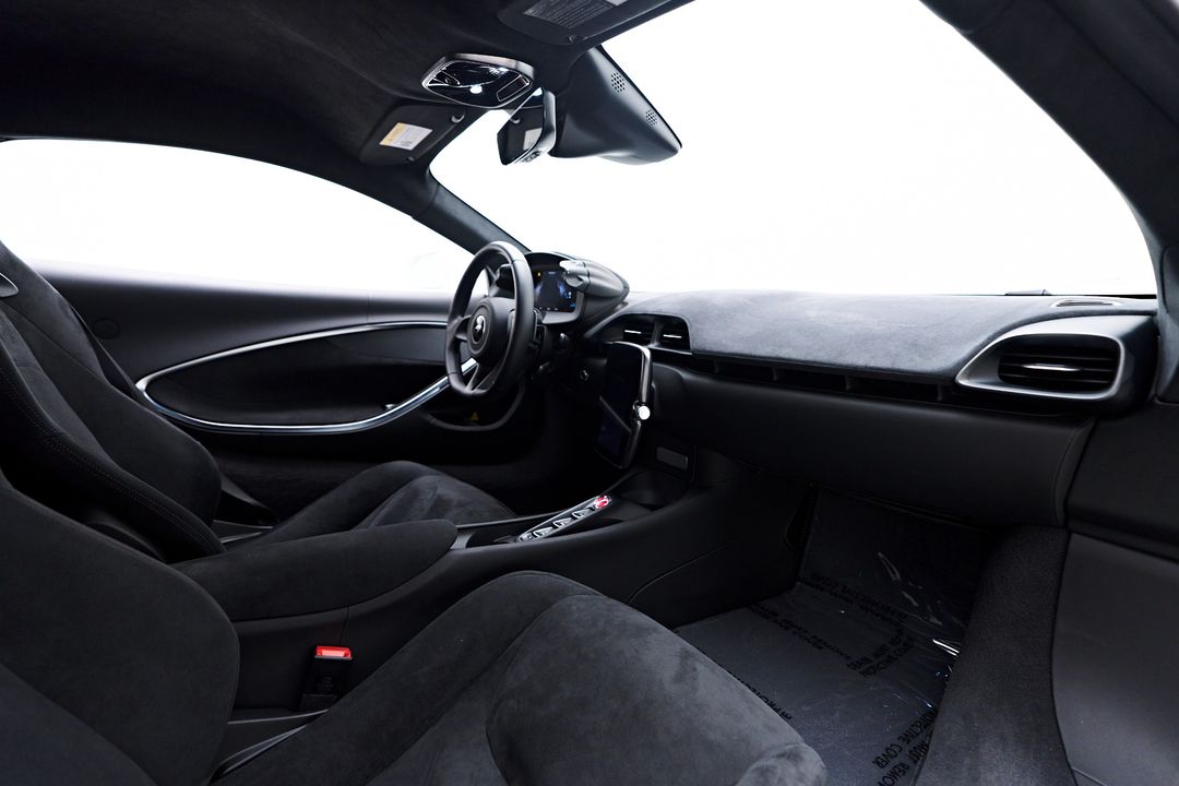 2023 McLaren Artura