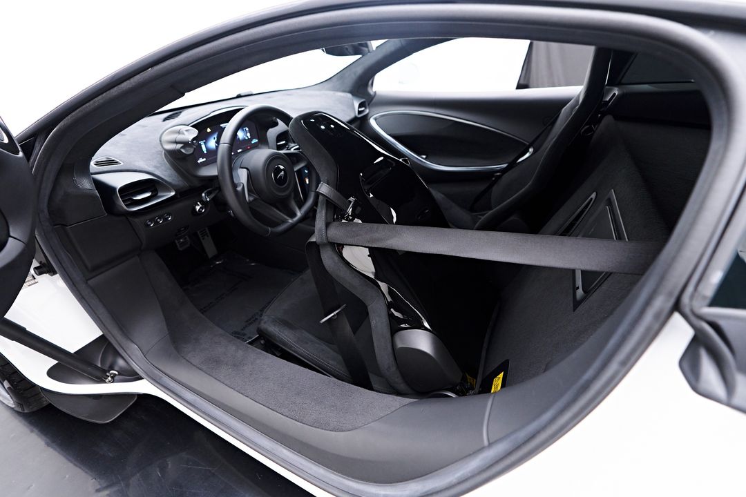 2023 McLaren Artura