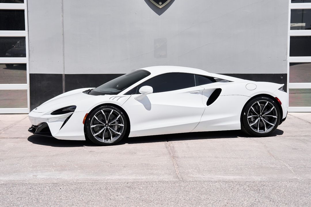 2023 McLaren Artura