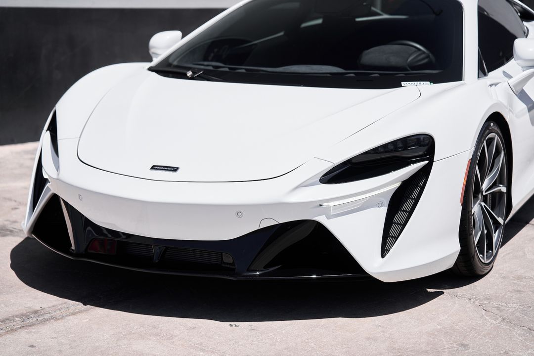 2023 McLaren Artura