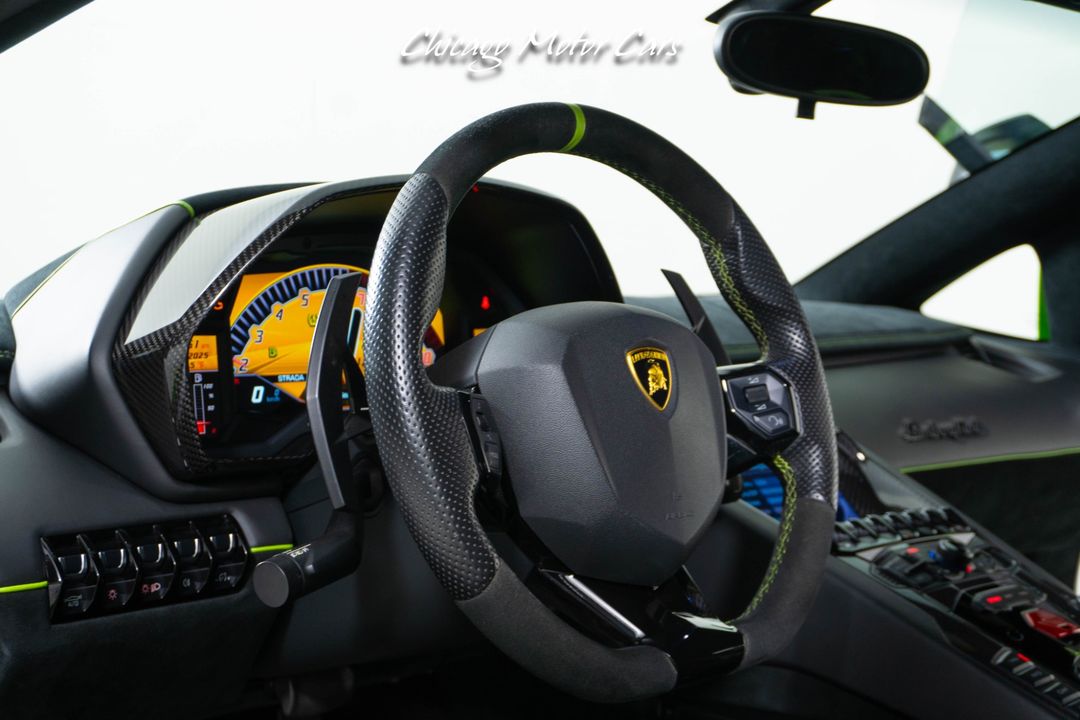 2016 Lamborghini Aventador